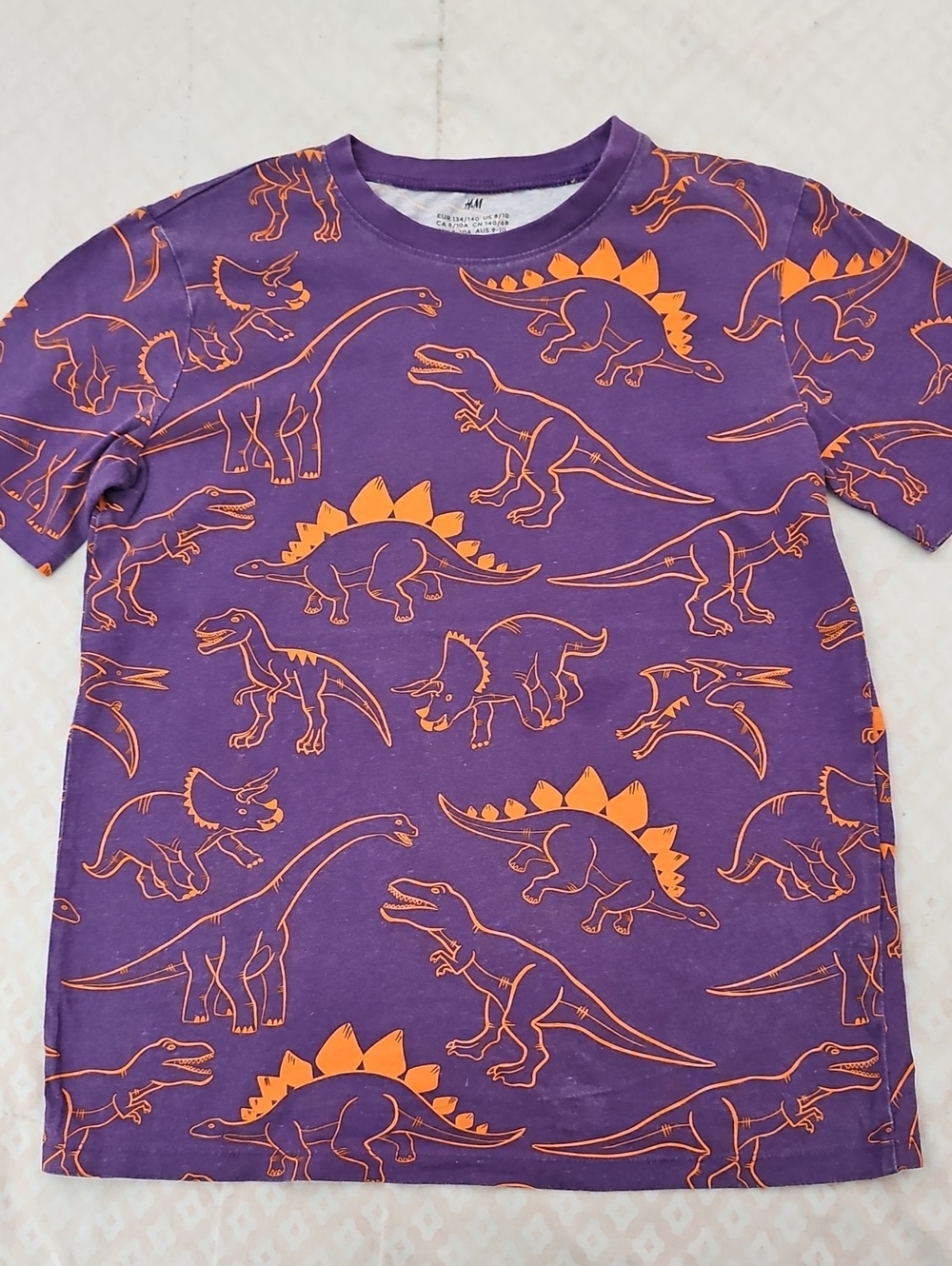 Bundle Of 11 Graphic Tees - Picture 9 of 12